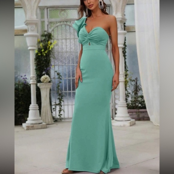 Classic One Shoulder Ruffle Twist Front Party Formal Wedding Dress - Picture 6 of 13